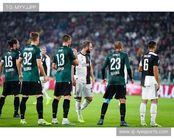 尤文弧顶直塞为前锋打开空间