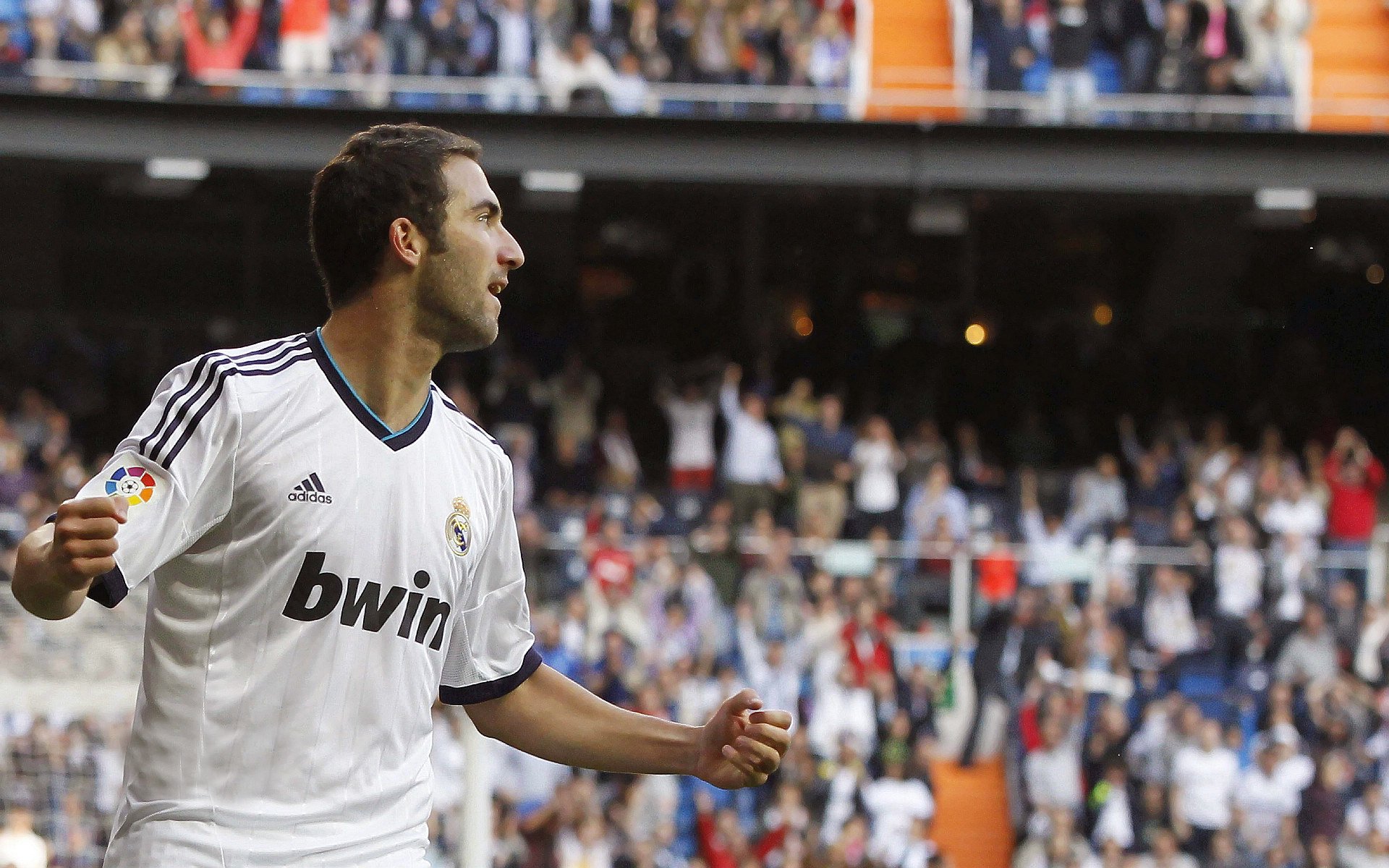 热火队内比赛引发替补席欢呼不断，热火队主场